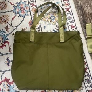 Medium Harper Tote Bag by Simple Modern